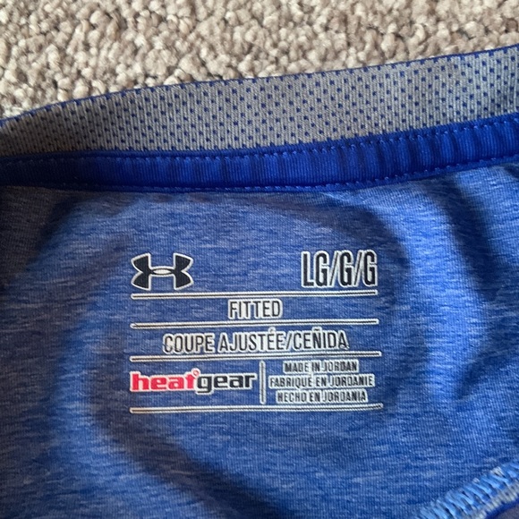 Under Armour short sleeve shirt. Large. Fitted. - Picture 3 of 6